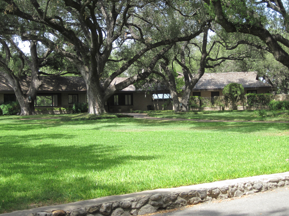 Large Hill Country Home in the Metro San Antonio area